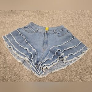 Daisy Denim Shorts Ruffled Frayed Hem EUC Medium Light To Medium Wash Pockets
